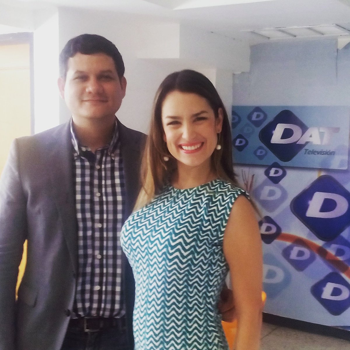 dejanhuellas's tweet photo. Visita a medios de comunicación promo #primiciasgospel2016 con @bandasoterios https://t.co/EJFGS60PNF