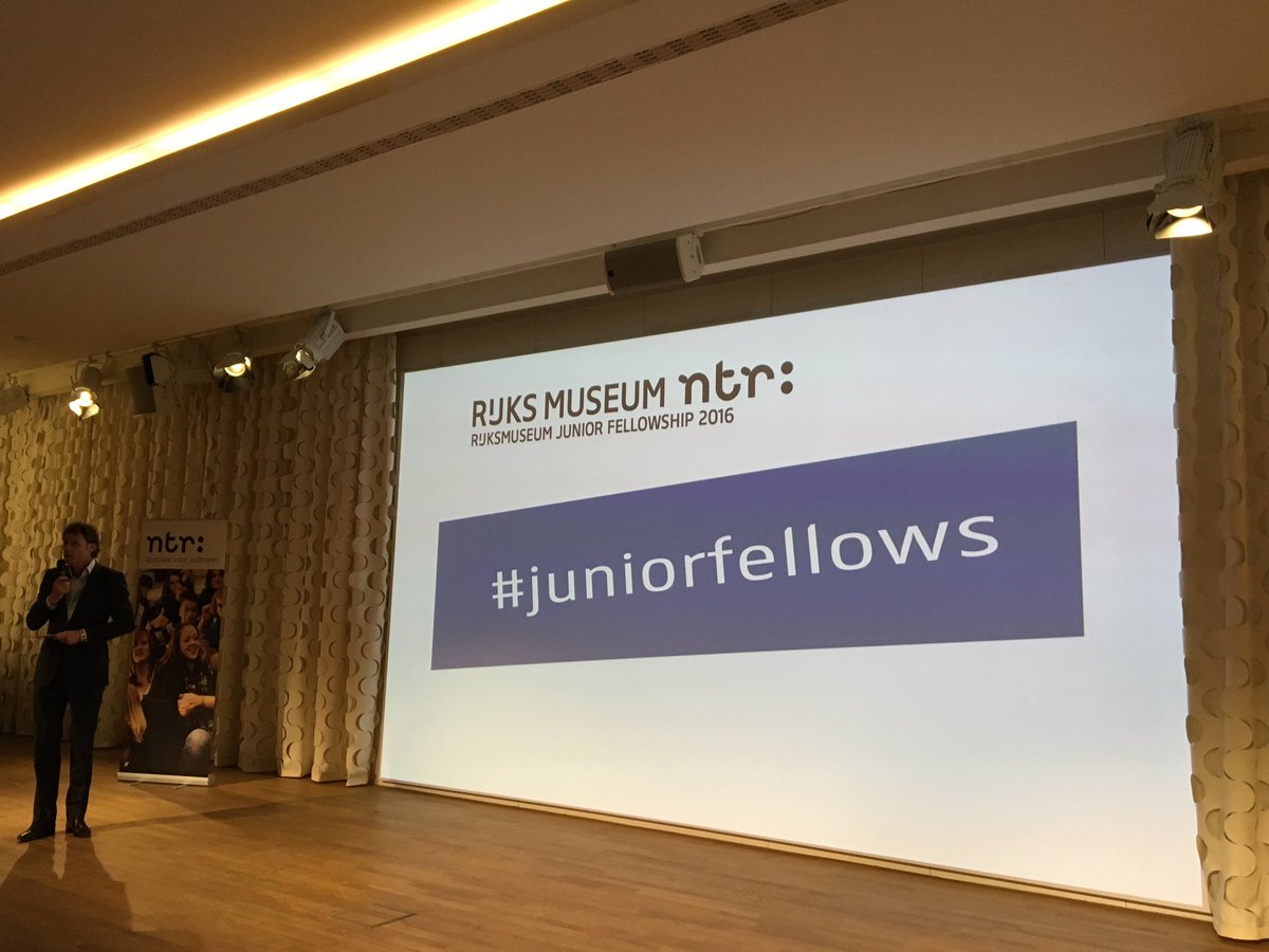 astro_andre's tweet photo. Uitreiking beste profielwerkstuk voor het Rijksmuseum Junior Fellowship #juniorfellows @omroepntr  @rijksmuseum https://t.co/k3KOvVyLiF