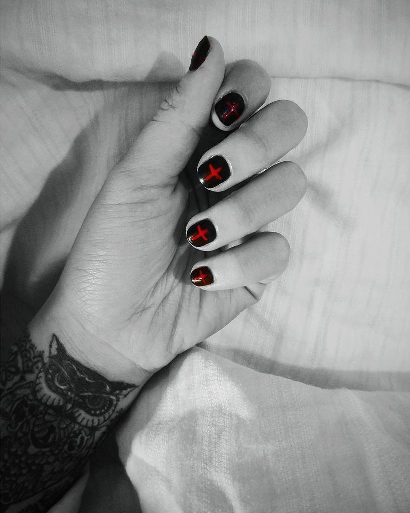 TheCaringTimes_'s tweet photo. Bloody cross

#nails #nail #nailpolish #nailporn #nailart #art #nailswag #nailstagram  #cross #red #redblack #redcr… https://t.co/dMaVR2ppxk