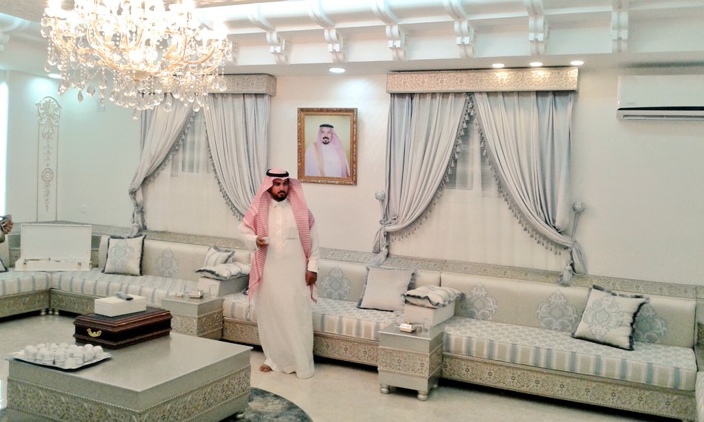 الشيخ نواف بن هباس الغرمول 
في مجلسه ،!
جعله عامر يا ابو فيصل وعساه من أقل ما تسكن