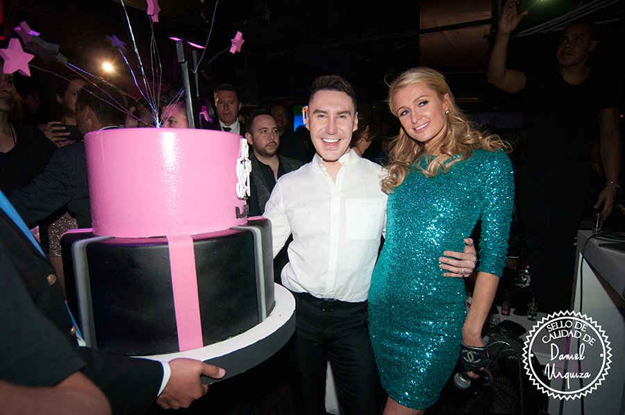 Stars_Hair's tweet photo. Daniel Urquiza convirtió a #ParisHilton en una #ChicaStars. Visítanos para lograr una cabellera espectacular. https://t.co/uduuD9d544