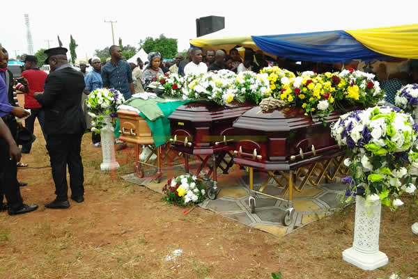 samolutoye's tweet photo. Ocholi, wife, son buried in hometown amid tears https://t.co/9ir7Ws3DRf https://t.co/CLAN4Vdhrn"