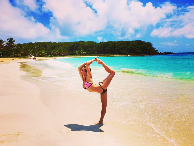 Dear Vieques, te amo. ? #gymnast #vieques #puertorico #yoga #scorpion #caribbean #flexible #stretch #islandlife