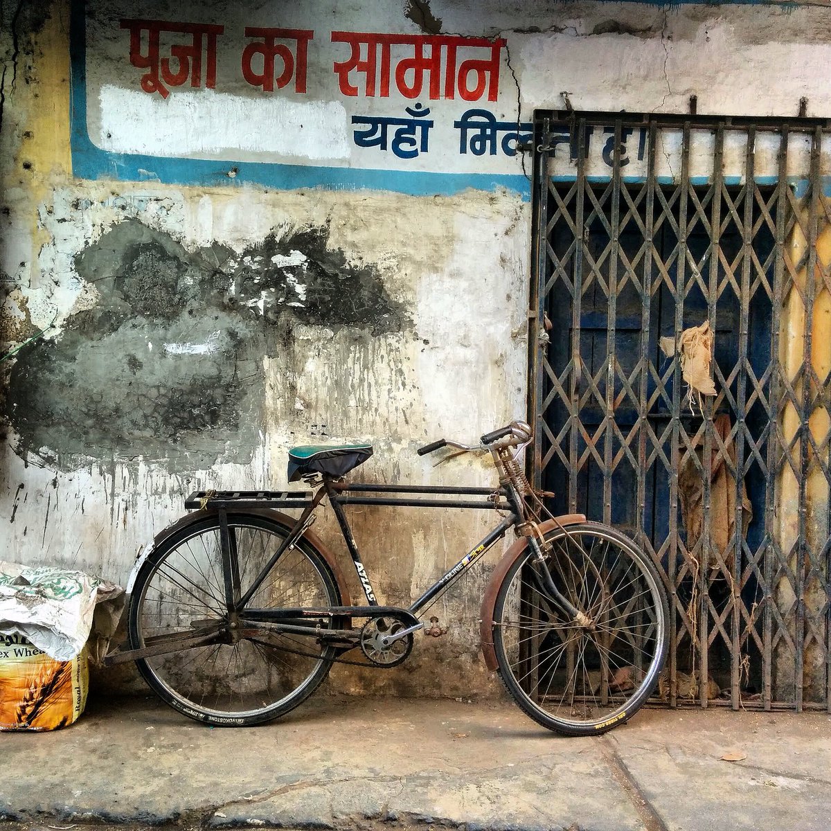 dirtywall's tweet photo. Marol Village street scene. #travel #TravelPhotography #charity #goseetheworld https://t.co/4bar75cmIi