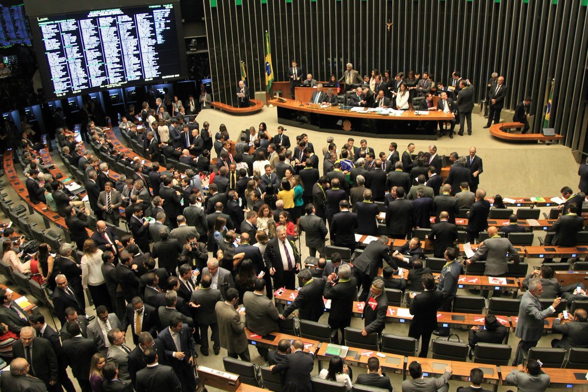 laurojardim's tweet photo. Um quarto dos deputados da Comissão do Impeachment é investigado no STF. https://t.co/fVcxIIucjt https://t.co/tGIydfDAza