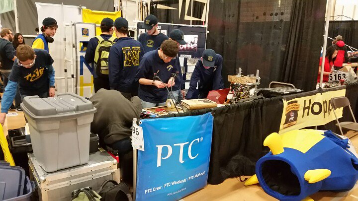 NeedhamRobotics's tweet image. Setting up pit