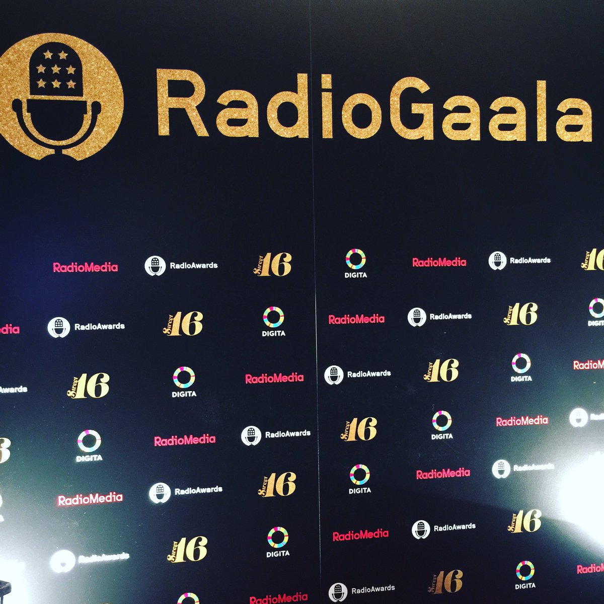 RadioSuomipop's tweet photo. Homma on käynnissä! #radiogaala #radiogaala2016 #radioawards #radioawards2016 #nmradiot #suomipop #radiosuomipop https://t.co/qCF06vJcrG