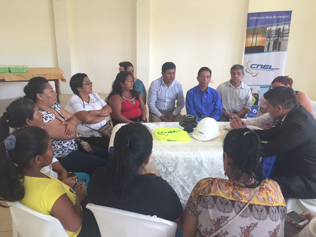 CNEL_EP's tweet photo. #SantaElena Comunidad participa activamente en mesas temáticas durante la audiencia pública #RC2015 https://t.co/GLp8Zt8BSL