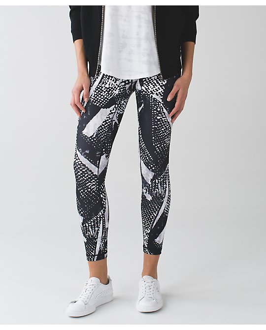 Trends_it's tweet photo. Need a new pair of leggings? Check out these lululemon leggings, they are even on SALE $69!!
https://t.co/VUh41WHUPG https://t.co/9ZTP7pF3El