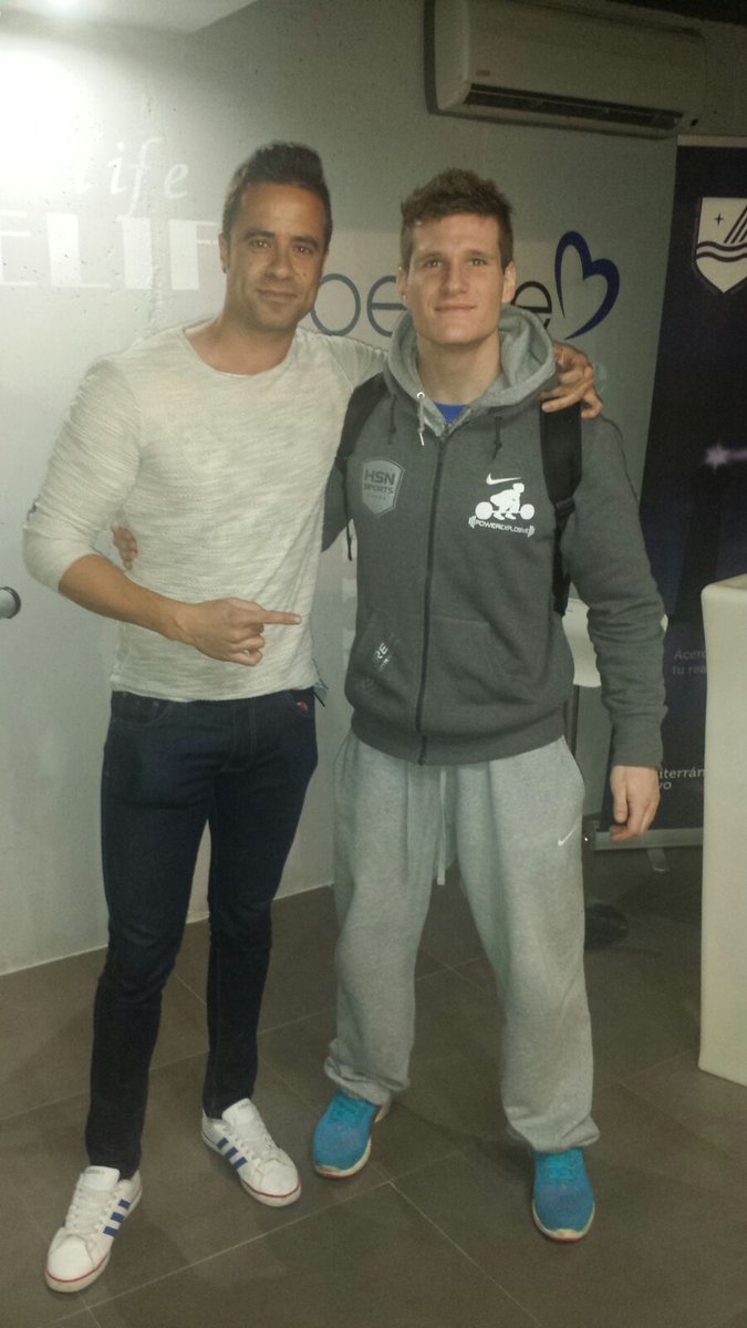 JavierFr87's tweet photo. Con el crack @Explosiv0 gracias por enseñarnos tanto #powerexplosivemedac https://t.co/hDpZAz7e5t
