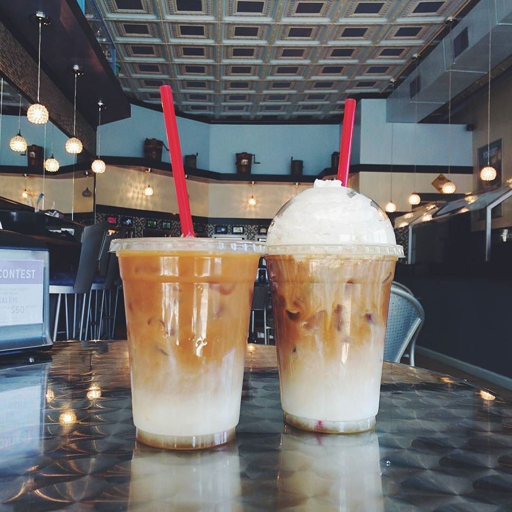 btosalem's tweet photo. Cool off with an iced latte!
#frenzyfriday #icedlatte #coffee #freshroasted #singlebrew #buylocal #salemva #btosaleโฆ https://t.co/EYBs2JIuZT