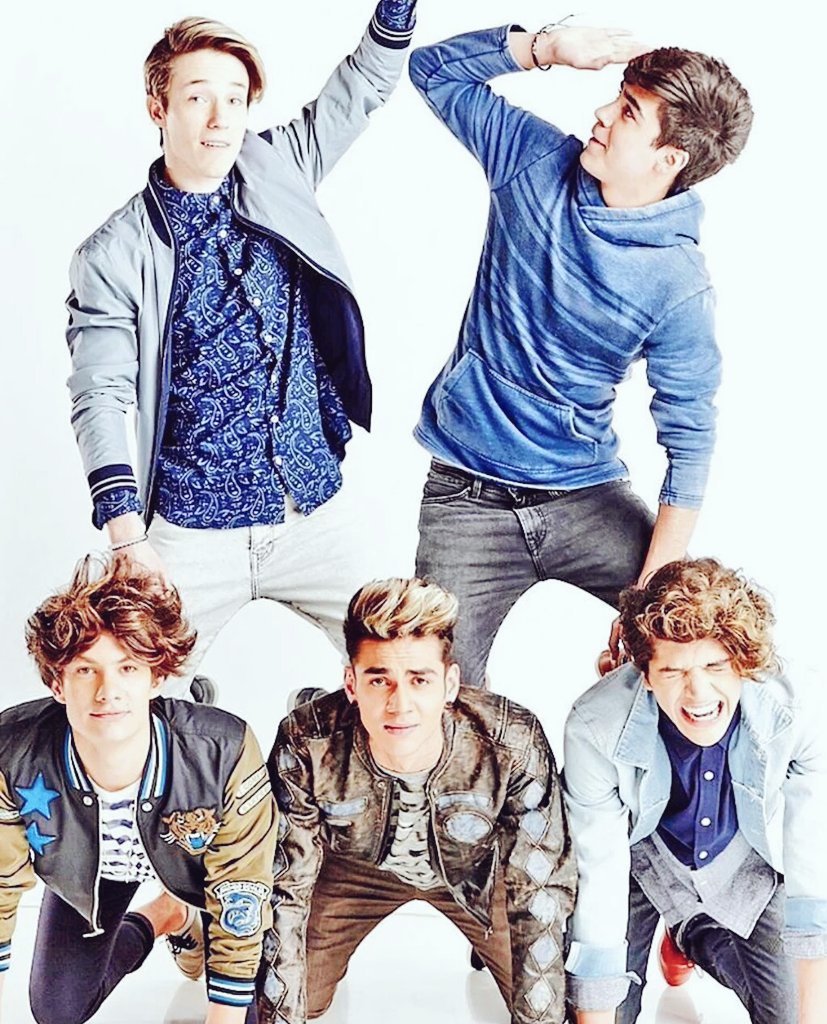 TeamVallarta's tweet photo. Quien ya escucho #EVOLUTION  @somosCD9 
Yo lo escuche en @SpotifyMexico 
#EvolutionSpotify https://t.co/Zu2A5resJk