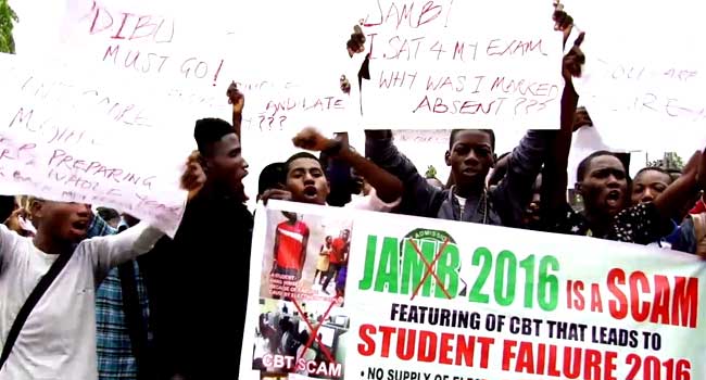 samolutoye's tweet photo. JAMB 2016: Students Protest Alleged Irregularities   - https://t.co/pKKjK0GH4D https://t.co/oX6sh2m7cj"