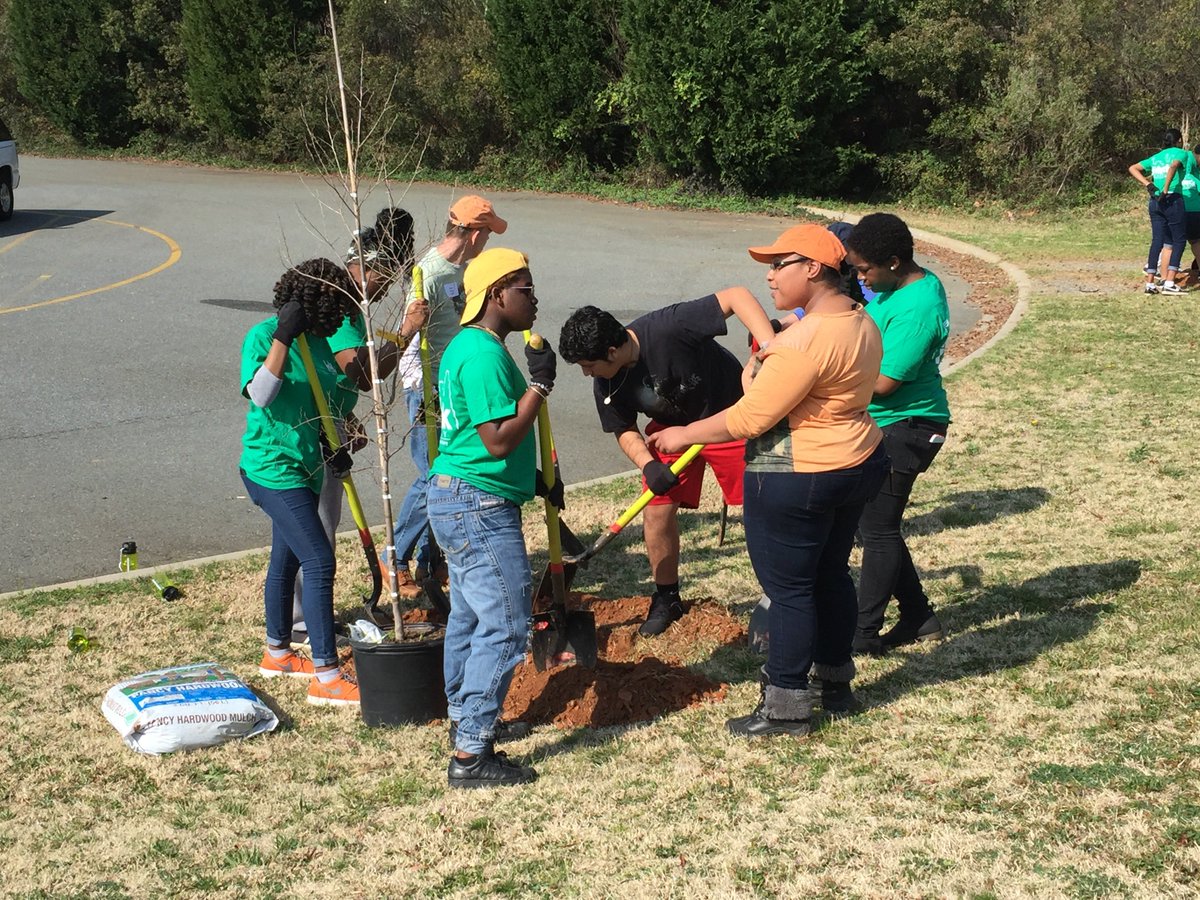 CharMeckSchools's tweet photo. Pics of @CMS_Cochrane and @Devonshire_Elem tree planting with @treescharlotte. #NCArborDay! https://t.co/RjuK9iRZCs https://t.co/2tJKWyGjNw