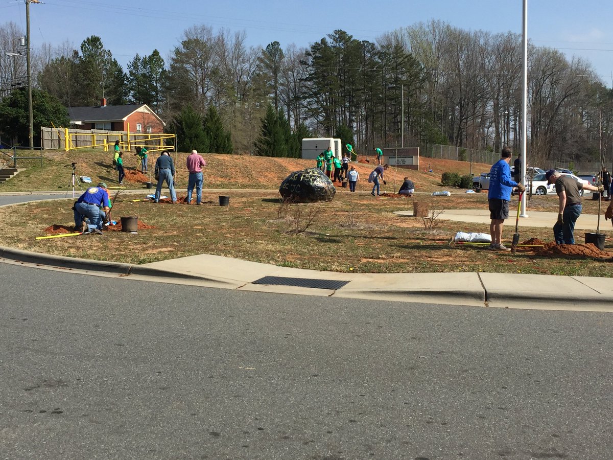 CharMeckSchools's tweet photo. Pics of @CMS_Cochrane and @Devonshire_Elem tree planting with @treescharlotte. #NCArborDay! https://t.co/RjuK9iRZCs https://t.co/2tJKWyGjNw