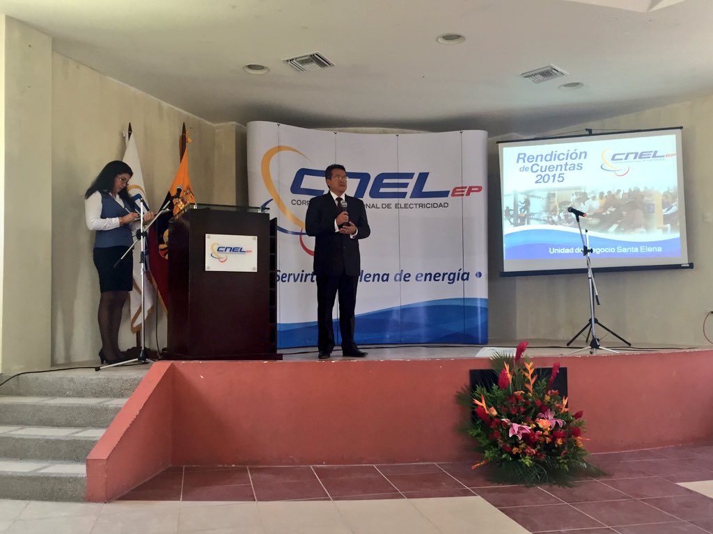 CNEL_EP's tweet photo. #SantaElena Administrador responde preguntas obtenidas del trabajo de la comunidad en las mesas temáticas #RC2015 https://t.co/NmdOqw0jxc