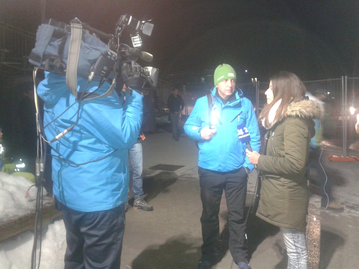 Velikanka je sla za danes spat, mi pa se vedno delamo :) #planica2016