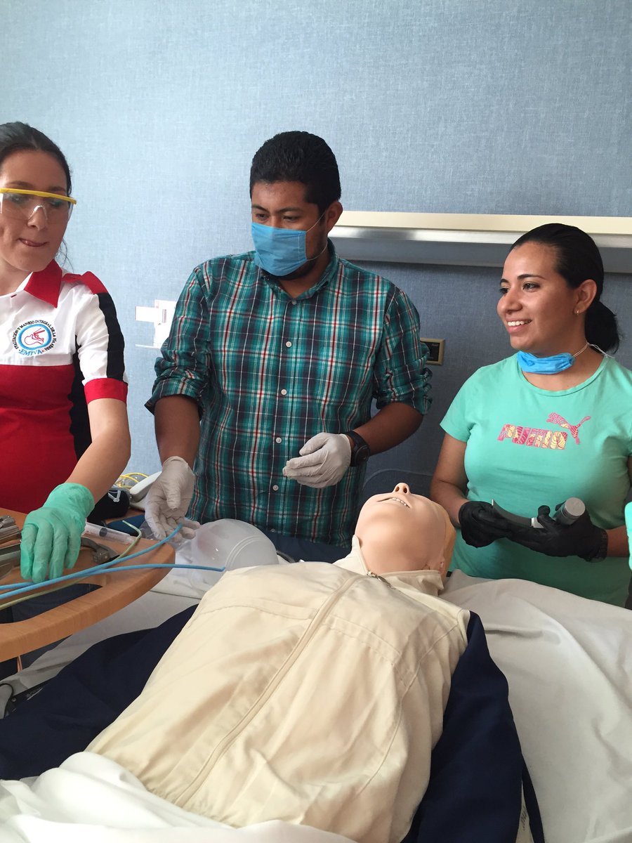911EDiaz's tweet photo. Compromiso real con los pacientes @clinicalondres @hospitalangeles muchísimas gracias a nombre de @CursoEMIVA https://t.co/wcyNx2wPVu