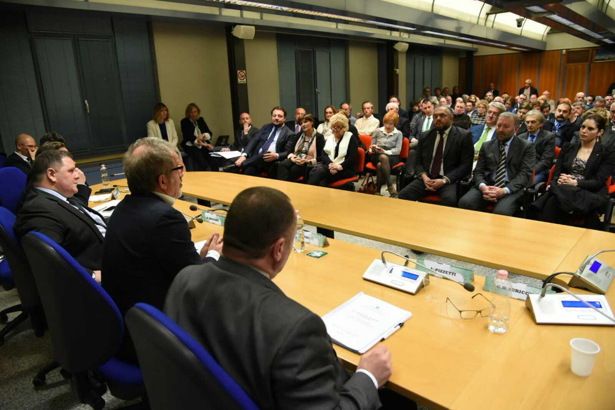 RobertoMaroni_'s tweet photo. All'incontro con i sindaci della provincia di #Cremona per ascoltare le esigenze del territorio ST https://t.co/qZnhO4e5nO