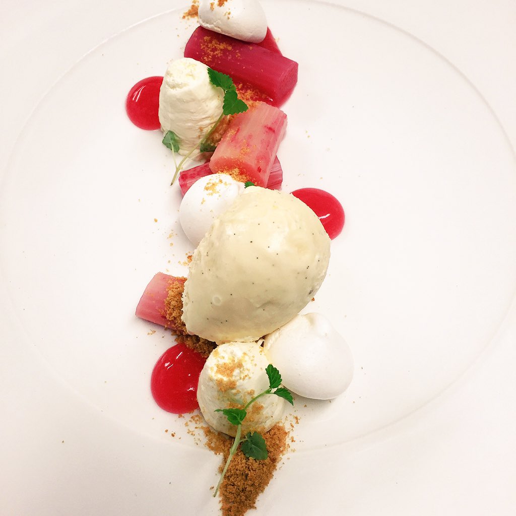 Crown_Mickleton's tweet photo. Yorkshire Rhubarb Pavlova #pubfood #foodpics #dessertlovers #tryitbeforeitsgone https://t.co/WRoo4M0Bq1