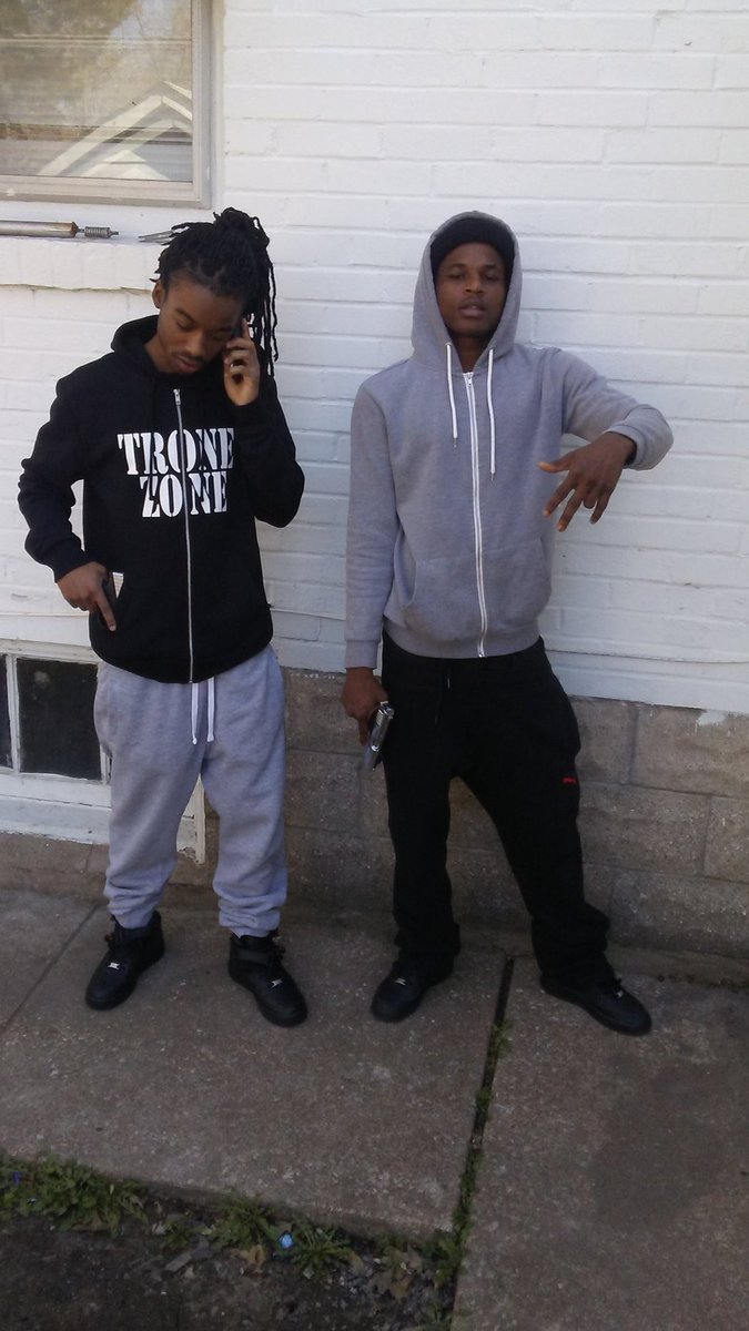 ThatGuyJustoo's tweet photo. ⛽🅰🆖 #MonMonTime #TroneZone 😷 https://t.co/t2tXZ8DSx8