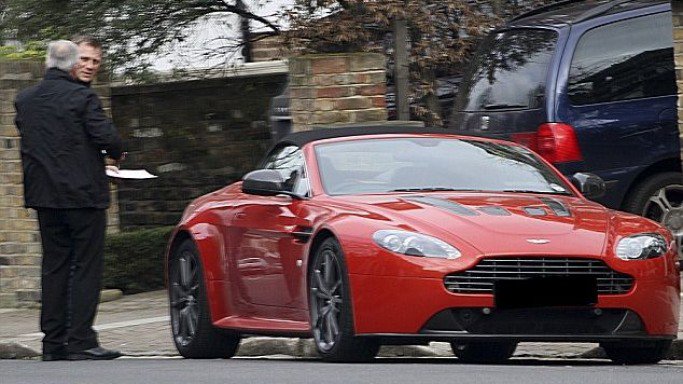 alwayswearred's tweet photo. Daniel Craig chose #red for his 45th birthday. @astonmartin #danielcraig https://t.co/CtpT76dHiX