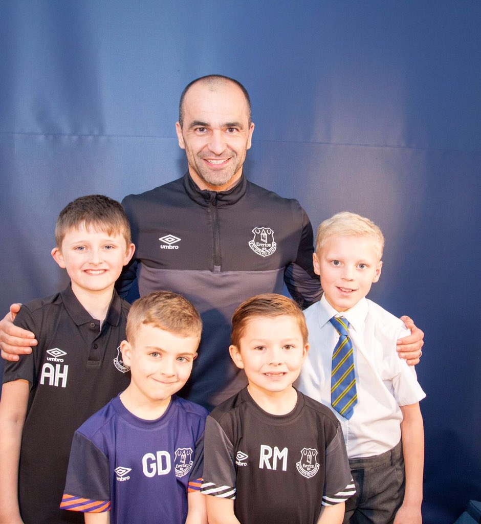 regogriz's tweet image. This me #miniroberto thanks @Everton and @gerardeulofeu,had the best day can't wait till Saturday #loveevertonme