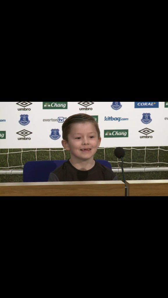 regogriz's tweet image. This me #miniroberto thanks @Everton and @gerardeulofeu,had the best day can't wait till Saturday #loveevertonme