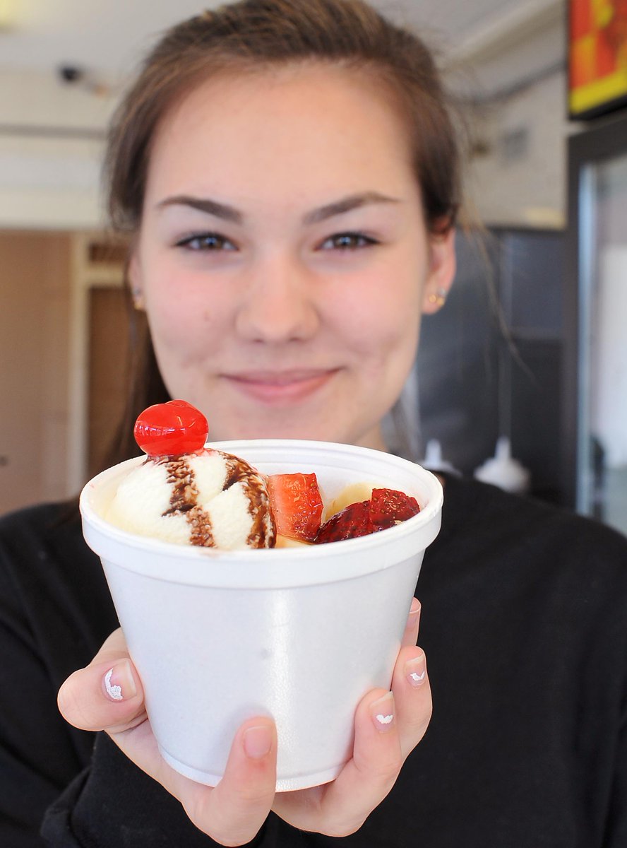 cmatthews_dj's tweet photo. Ice Cream? Video of Outlaw's Burger Barn and Creamery : https://t.co/nBQAzalKoi  @thedailyjournal @Outlawsvineland https://t.co/CkNUfoCRB4