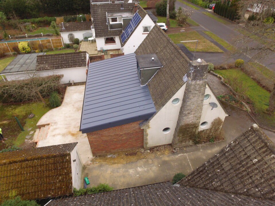 collierroofing1's tweet photo. Secutop single ply and facias finally complete . 🔝🐕s #secutop #singlplymembrane #flatroofing #flatroof #icb @icb_uk https://t.co/D6Rx9DWiFO