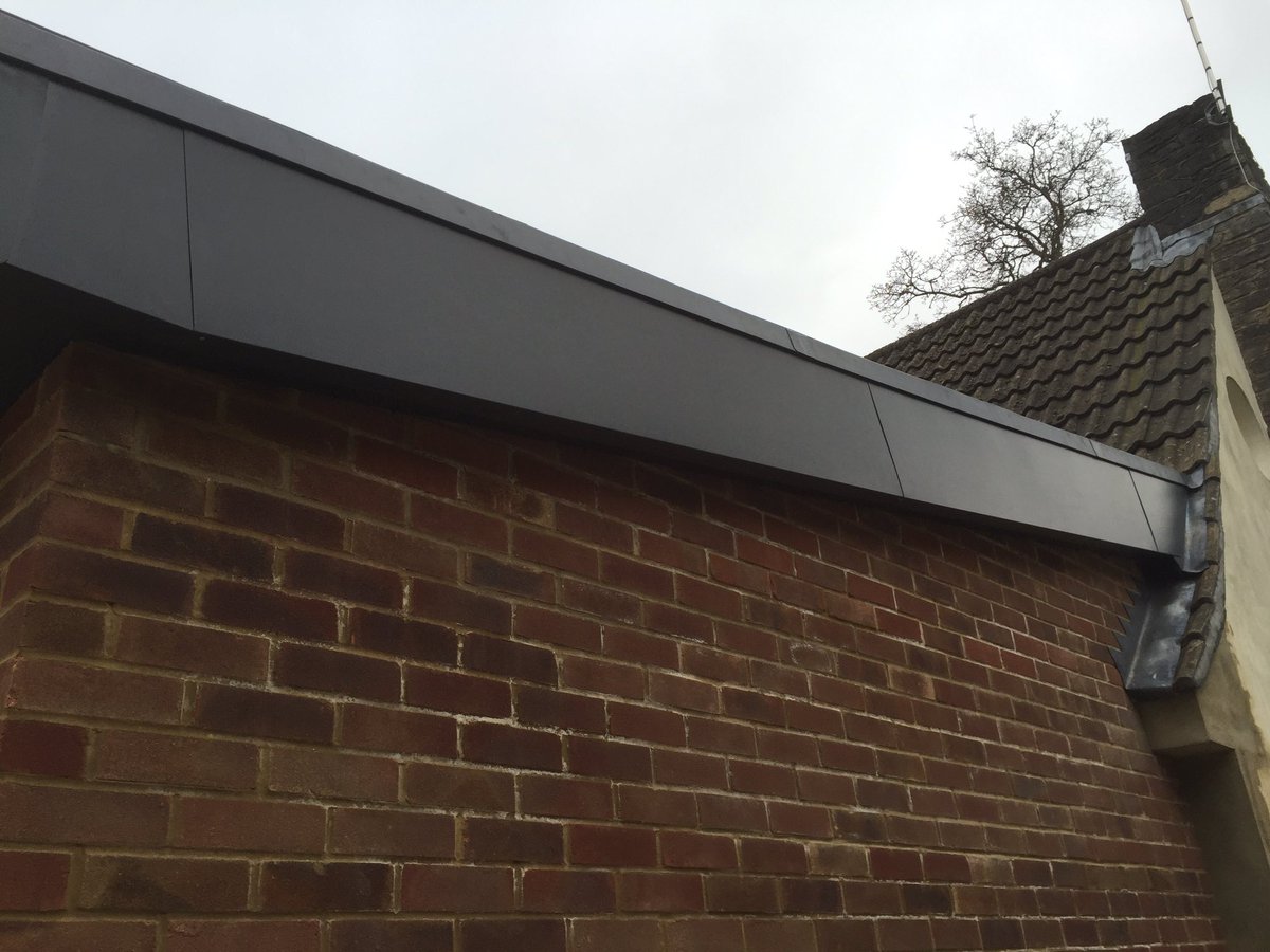 collierroofing1's tweet photo. Secutop single ply and facias finally complete . 🔝🐕s #secutop #singlplymembrane #flatroofing #flatroof #icb @icb_uk https://t.co/D6Rx9DWiFO