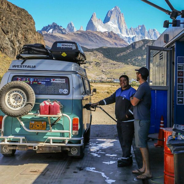 VanLoCalifornia's tweet photo. [We] Bonne route même au bout du monde mais n'oubliez pas de passer chez le pompiste ! #VanLocLife via @vwcamperfan https://t.co/ucudkl2XXF