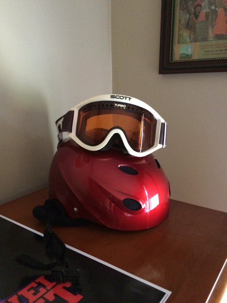 HatsOnThings's tweet photo. Only got to wear this hat once this year 😓🏂 https://t.co/c7udgj83xJ