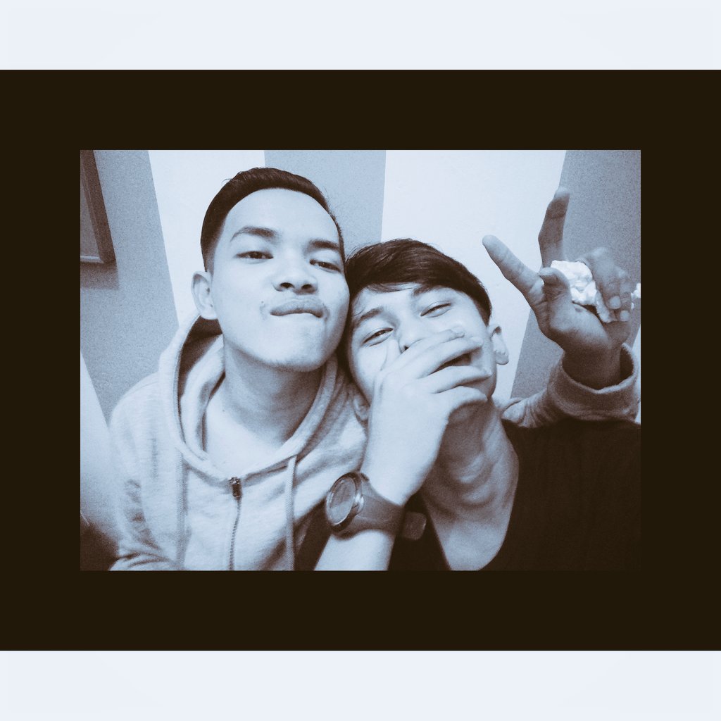 RickyhendriS's tweet photo. Karna kita tau mana yang benerbener temen dan mana purapura temen 😁 https://t.co/EiwIRFGLhj