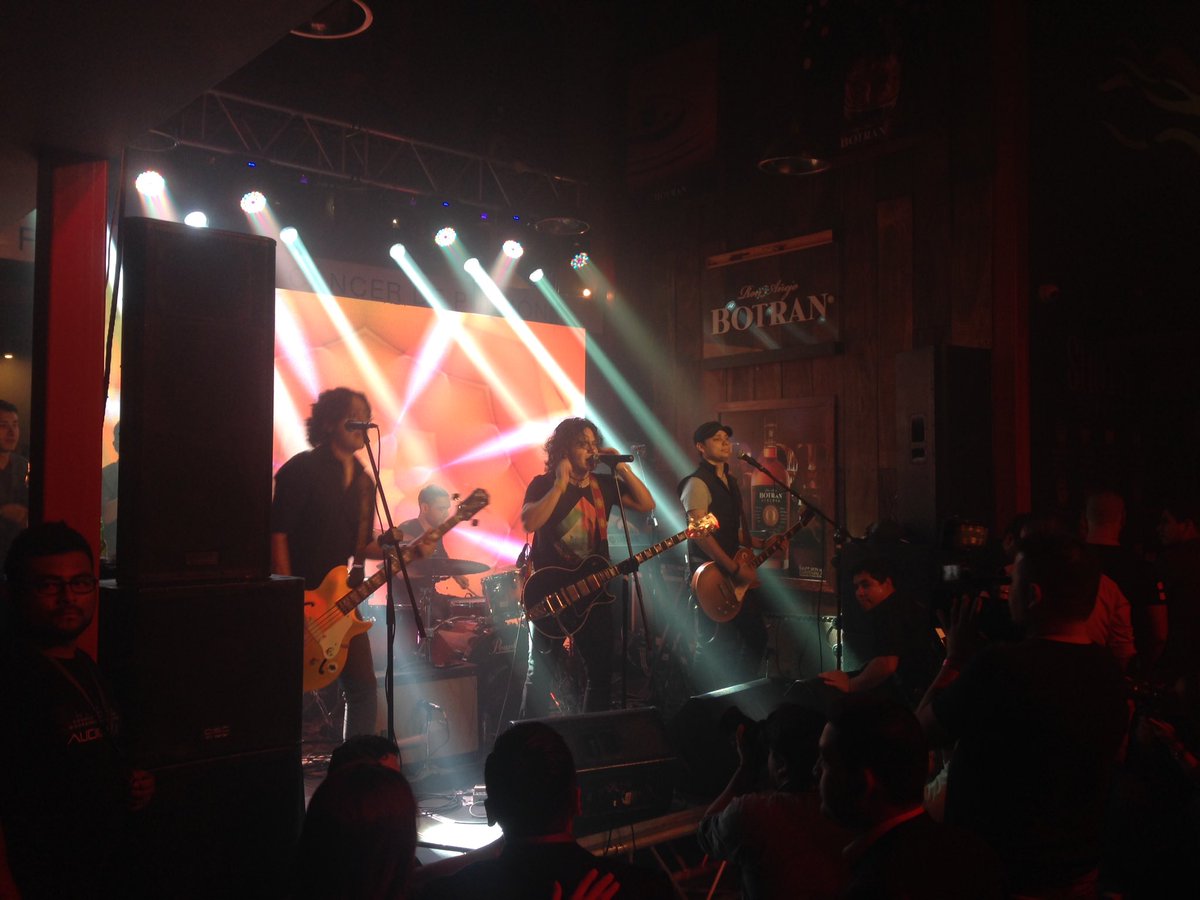 Promusica_sv's tweet photo. Gracias por compartir con @Tambordlatribu @eterno_viernes y @Promusica_sv #Showcase #ElSalvador @Rocksbarsv_ https://t.co/v9b0CT6qhl
