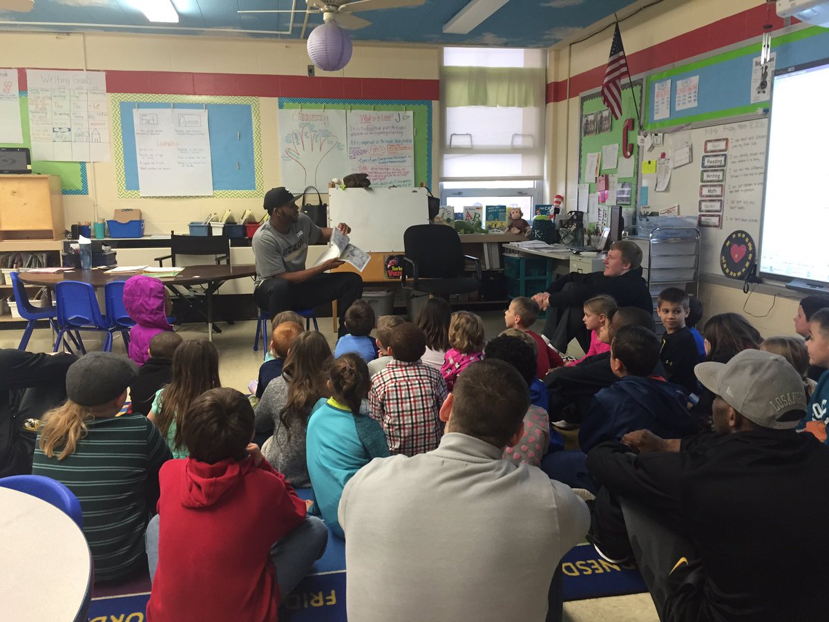 msreimler's tweet photo. We are loving @MizzouHoops players reading to us this afternoon! #mizzoubasketball @ParkadePanthers #cpsbest https://t.co/cAA0x5CQXB