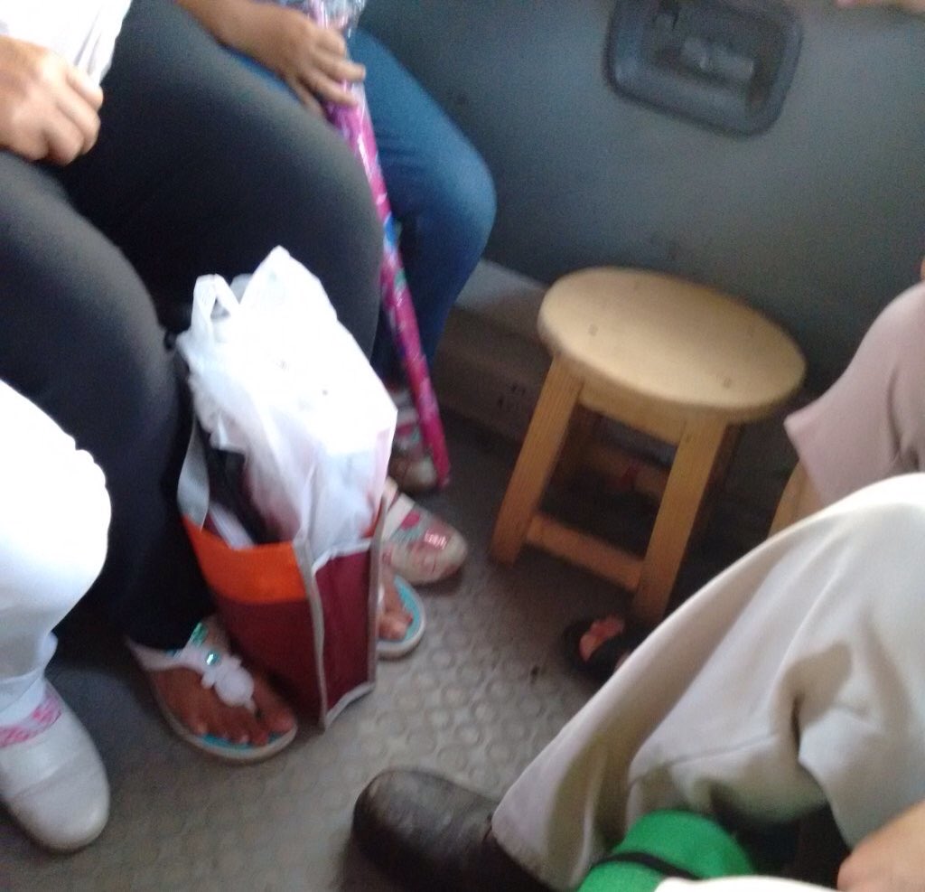 andresreportero's tweet photo. ¿Está permitido esto en los colectivos de Tuxtla? 

¿Cuántos colectivos conoces que tengan este tipo de asientos? https://t.co/Qk0TBbSDlg