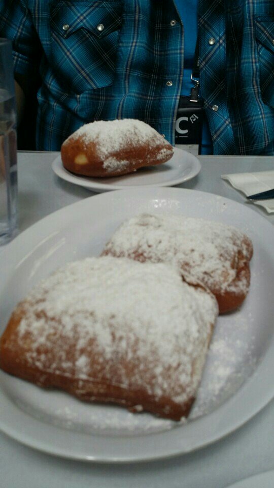 sonyawolfram's tweet photo. This place exists (@ Brenda's French Soul Food in San Francisco, CA) https://t.co/BzNXXvRT8K https://t.co/ApUOK6KFde