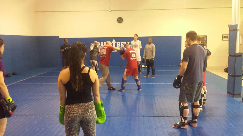 Busy day class with coach <a href="/lyndonwhitlock/">Lyndon Whitlock</a>. Working on straight combos finishing with an over hand right.
