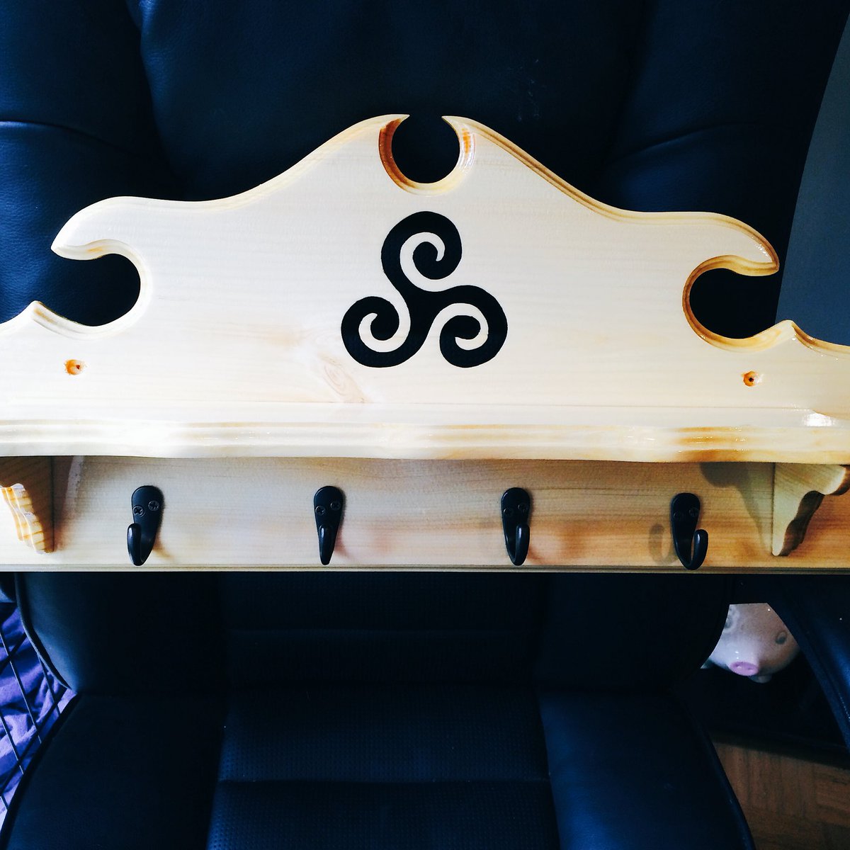 Michele41303751's tweet photo. #handmade shelf about 20" long can put any shape on it $60 #handmadeshelf https://t.co/1HWVYXtGEh