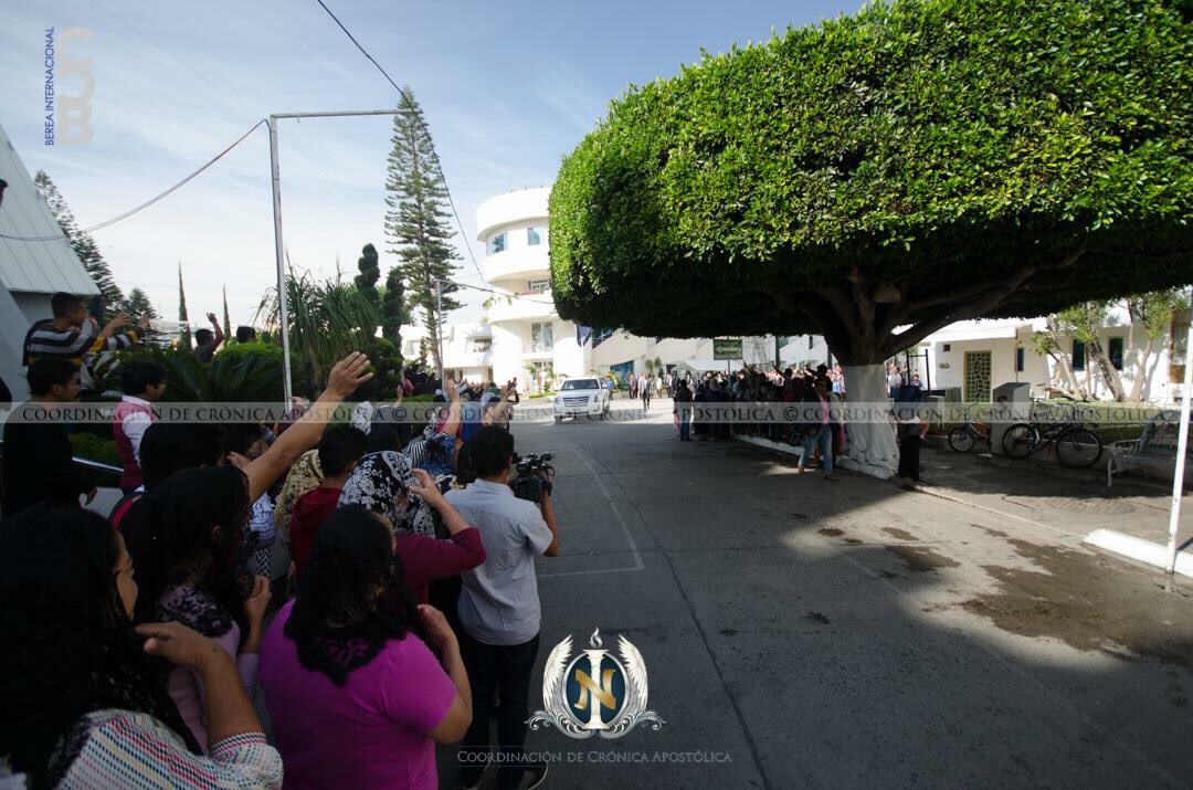 BereaInter's tweet photo. Inicia Sexta Etapa de Gira Universal el Apóstol de Jesucristo Naasón Joaquín 

#GiraUniversal2016
#SoyLuzdelMundo https://t.co/Ko0UlfXMRB