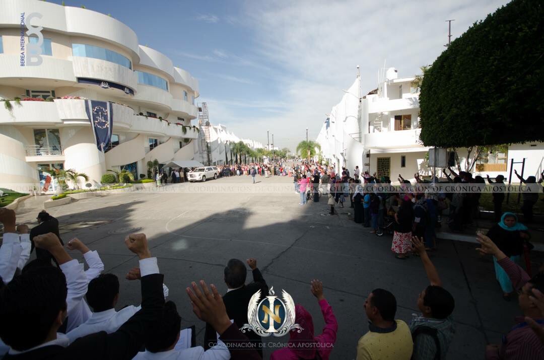 BereaInter's tweet photo. Inicia Sexta Etapa de Gira Universal el Apóstol de Jesucristo Naasón Joaquín 

#GiraUniversal2016
#SoyLuzdelMundo https://t.co/cSSIjk1ceh