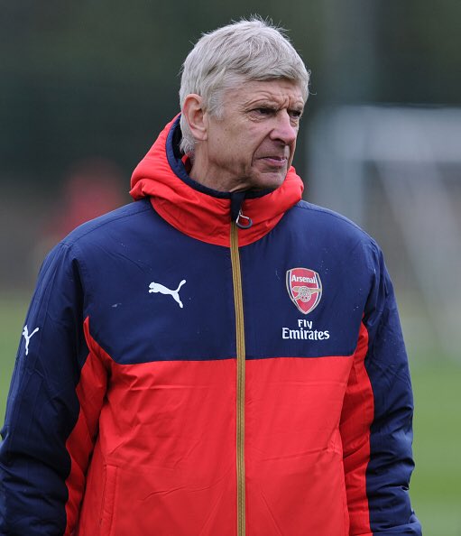 BPLPictures_'s tweet photo. Arsène Wenger in training #ARS https://t.co/j1OBx2iXna