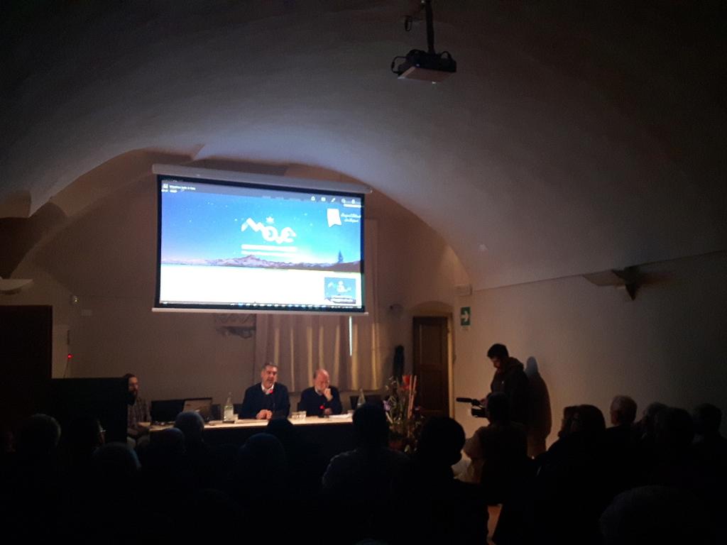 TerresMonviso's tweet photo. #StartMove Paolo Verri presenta il portale visitmove in una sala gremita @Visit_Move @PaoloVerri https://t.co/S3MUITMqk8