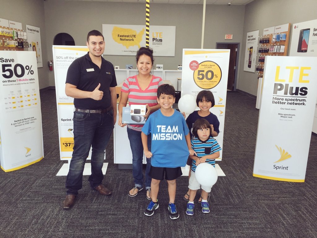 SprintCapitol_W's tweet photo. Team Mission Tx is Rockin. @louisgaribay @SprintCentralTX @CabcStone https://t.co/0C2z0O6ZLq
