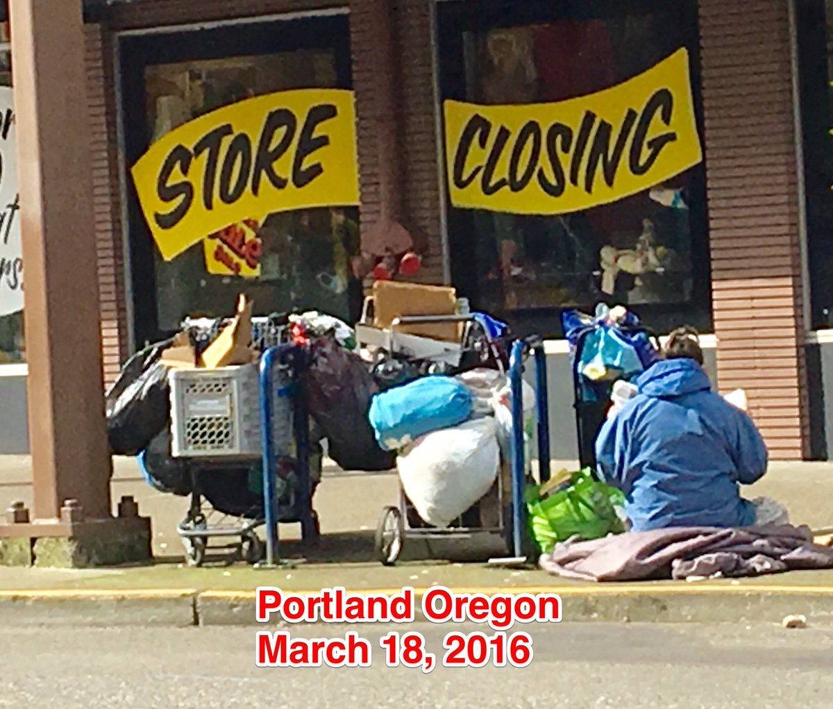 pdxccura's tweet photo. one block from today's State of the County address (SW 10th Ave) #stateofmultco #sotc16 #pdxcityclub @pdxcityclub https://t.co/GA15pMxHjF