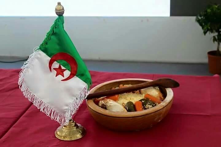 chamseDZ1's tweet photo. إحتل المطبخ الجزائري المرتبة1عالميا  فالصالون الدولي للطبخ العالمي الذي أقيم بإيطاليابمشاركة165دولة #مطبخنا_الجزايري https://t.co/R091p9LXxB