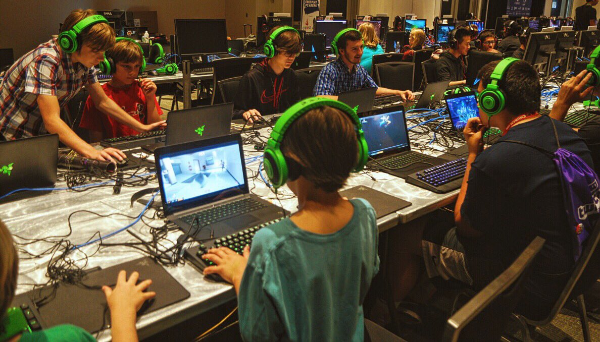 Razer's tweet photo. It's on and Kraken at the SXSW FTP area. Swing by for some games.
#RazerSXSW https://t.co/0maO82tauB