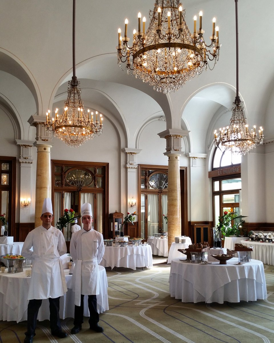 jcelmundo's tweet photo. Comedor del @MontreuxPalace, sede del Traveller Made Luxury Travel Connection Forum 2016. #LTCF2016 #montreuxriviera https://t.co/KylzJIcPvN