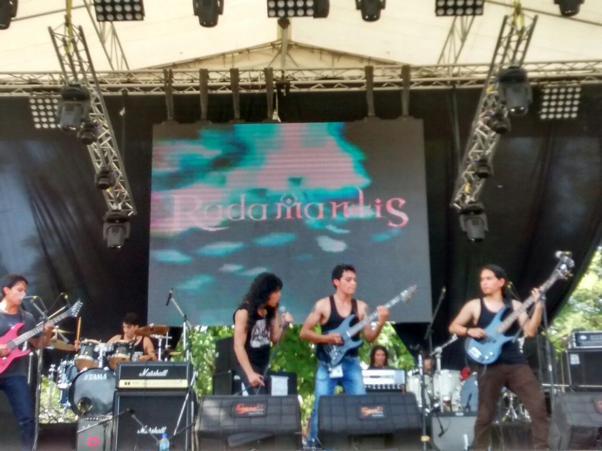 overlinemusic's tweet photo. A esta hora #Radamantis en la tarima del @UnirockCali #Unirock #unirockcali2016 #Unirock2016 #OverlineMusic https://t.co/Qnd0MWnPh4